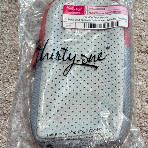 NWT Clip-On Tech Pouch Pattern Whisper Grey Colorblock. - Picture 5 of 9